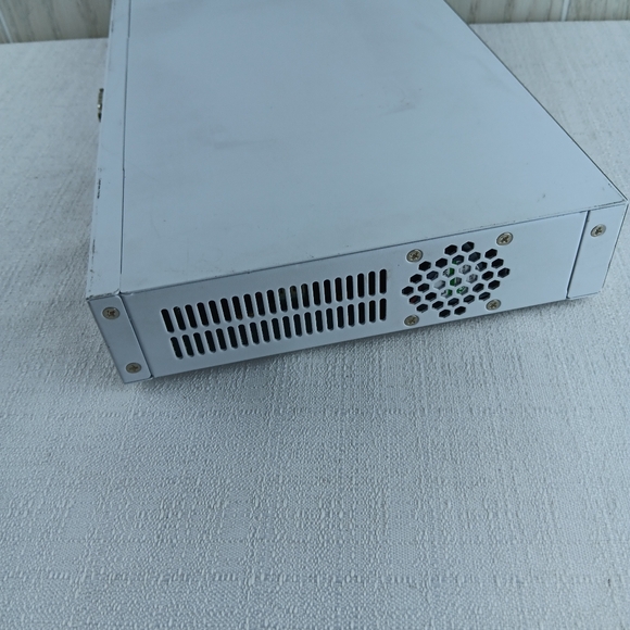 SOPHOS SG 125 Rev. 1 Security Appliance Firewall.  Does not come with any cords. - Picture 10 of 13